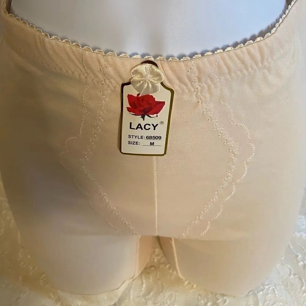 🎀Lacy Assorted Embroidery shorts tummy control - Picture 2 of 11